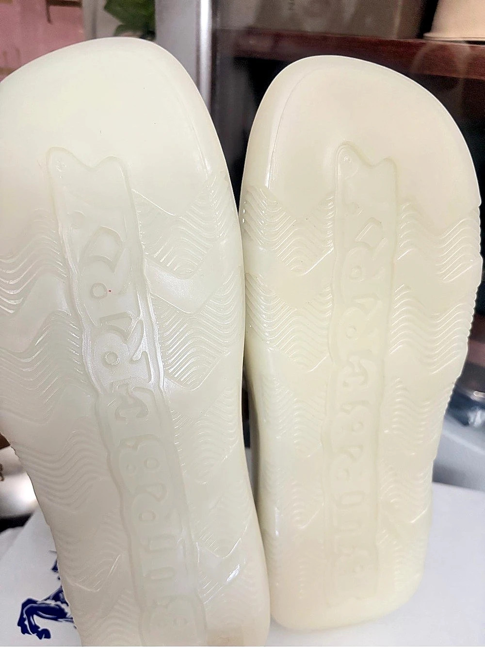 Burberry Slide Sandals in Cream & Blue EU 40 / UK 7 - Picture 8 of 8